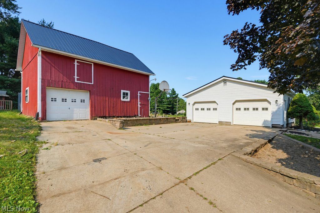 3477 Kinsley Drive NE Hartville OH 44632