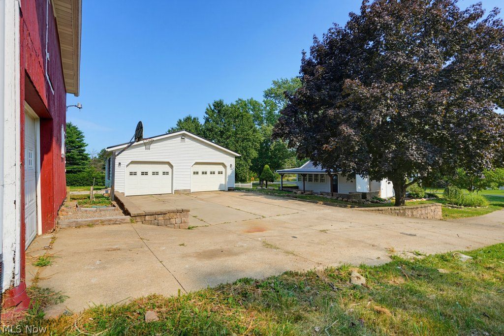3477 Kinsley Drive NE Hartville OH 44632