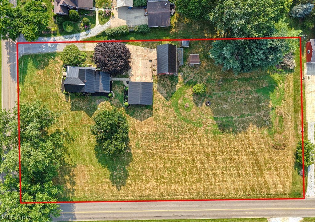 3477 Kinsley Drive NE Hartville OH 44632