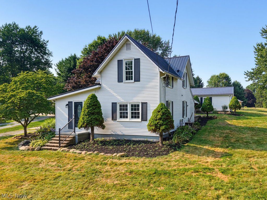3477 Kinsley Drive NE Hartville OH 44632