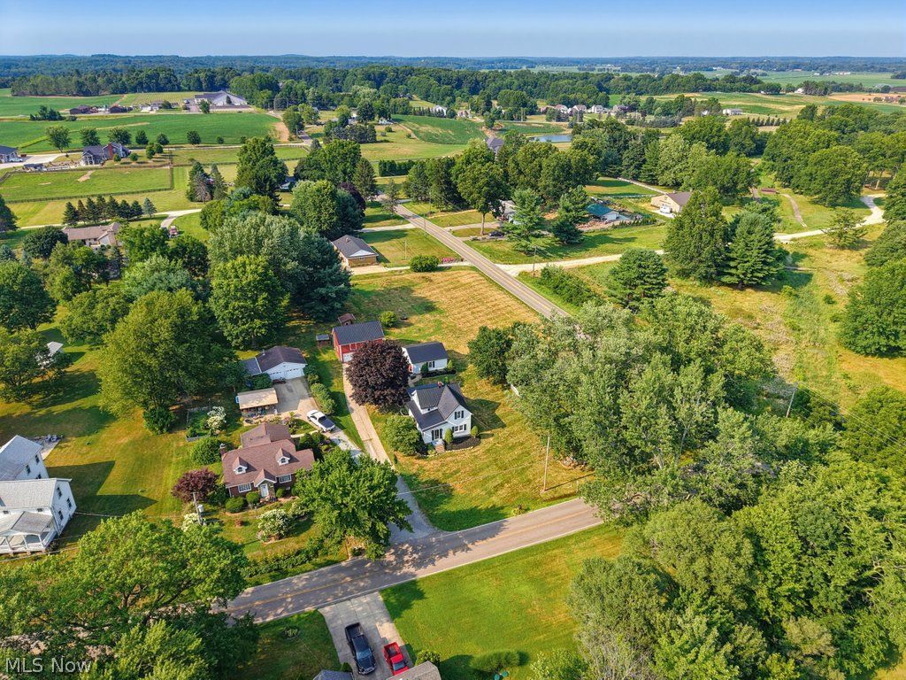 3477 Kinsley Drive NE Hartville OH 44632