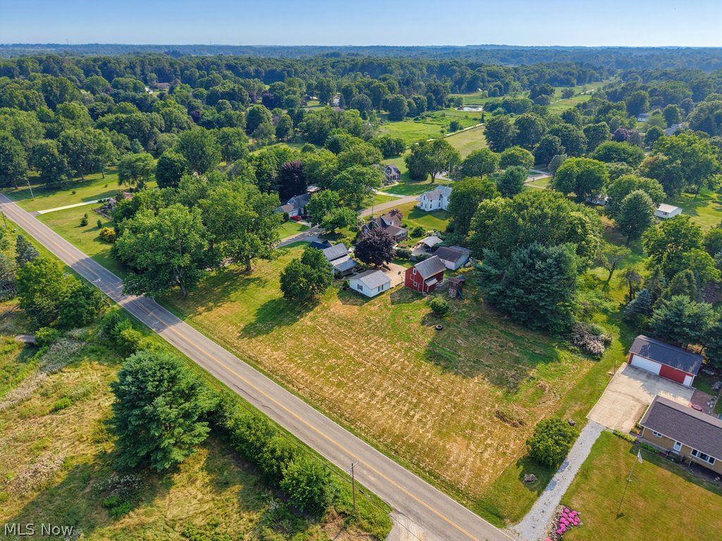 3477 Kinsley Drive NE Hartville OH 44632
