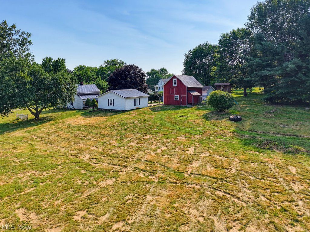 3477 Kinsley Drive NE Hartville OH 44632