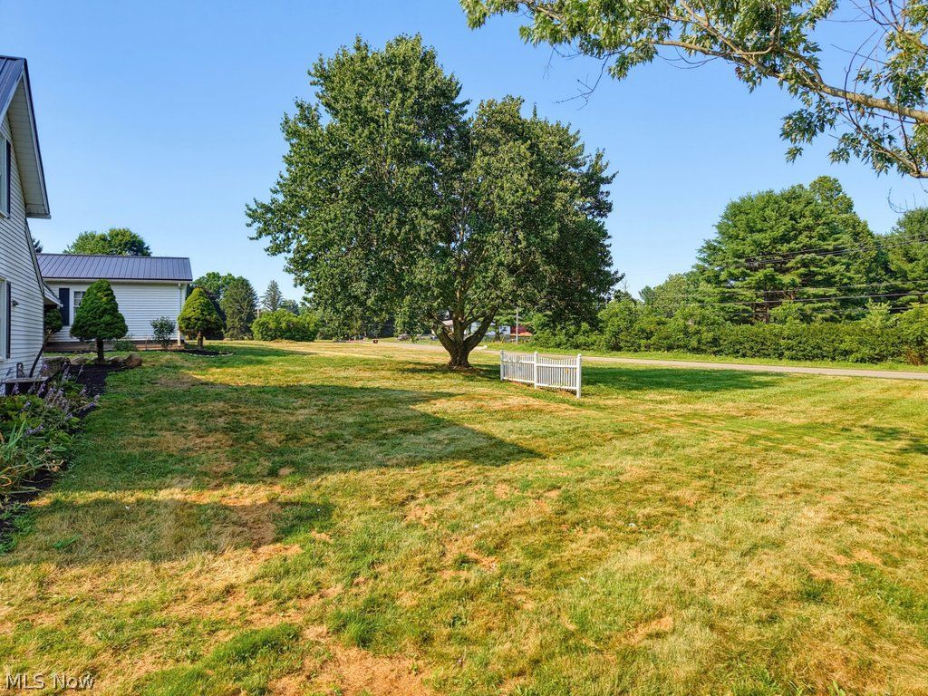 3477 Kinsley Drive NE Hartville OH 44632