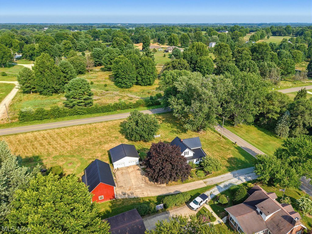 3477 Kinsley Drive NE Hartville OH 44632