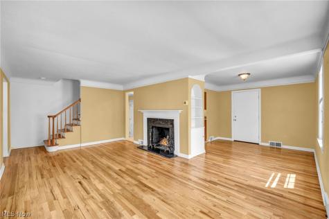 20860 Farnsleigh Road Shaker Heights OH 44122
