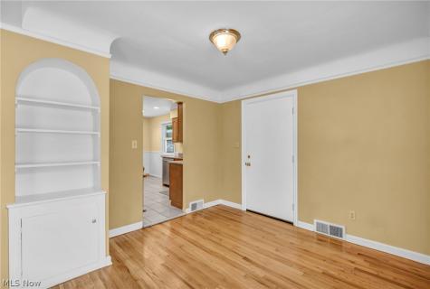 20860 Farnsleigh Road Shaker Heights OH 44122