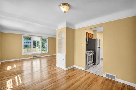 20860 Farnsleigh Road Shaker Heights OH 44122
