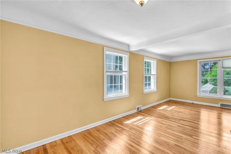 20860 Farnsleigh Road Shaker Heights OH 44122