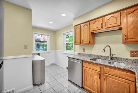 20860 Farnsleigh Road Shaker Heights OH 44122