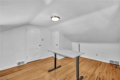 20860 Farnsleigh Road Shaker Heights OH 44122