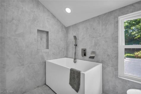 20860 Farnsleigh Road Shaker Heights OH 44122