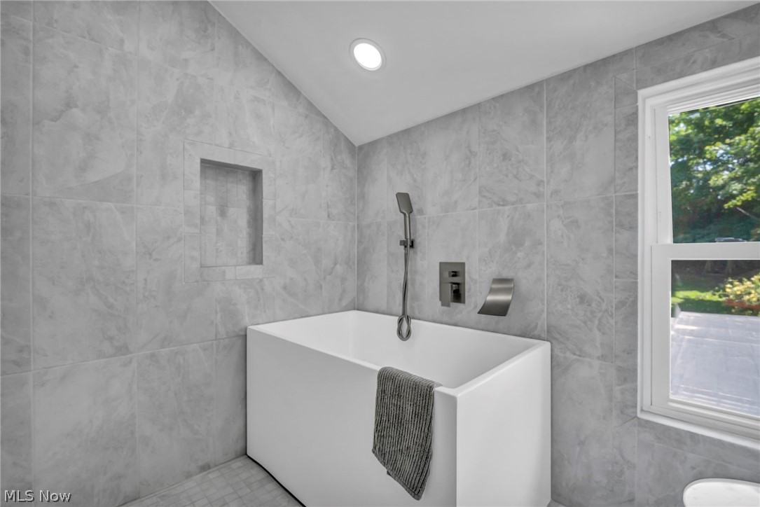 20860 Farnsleigh Road Shaker Heights OH 44122