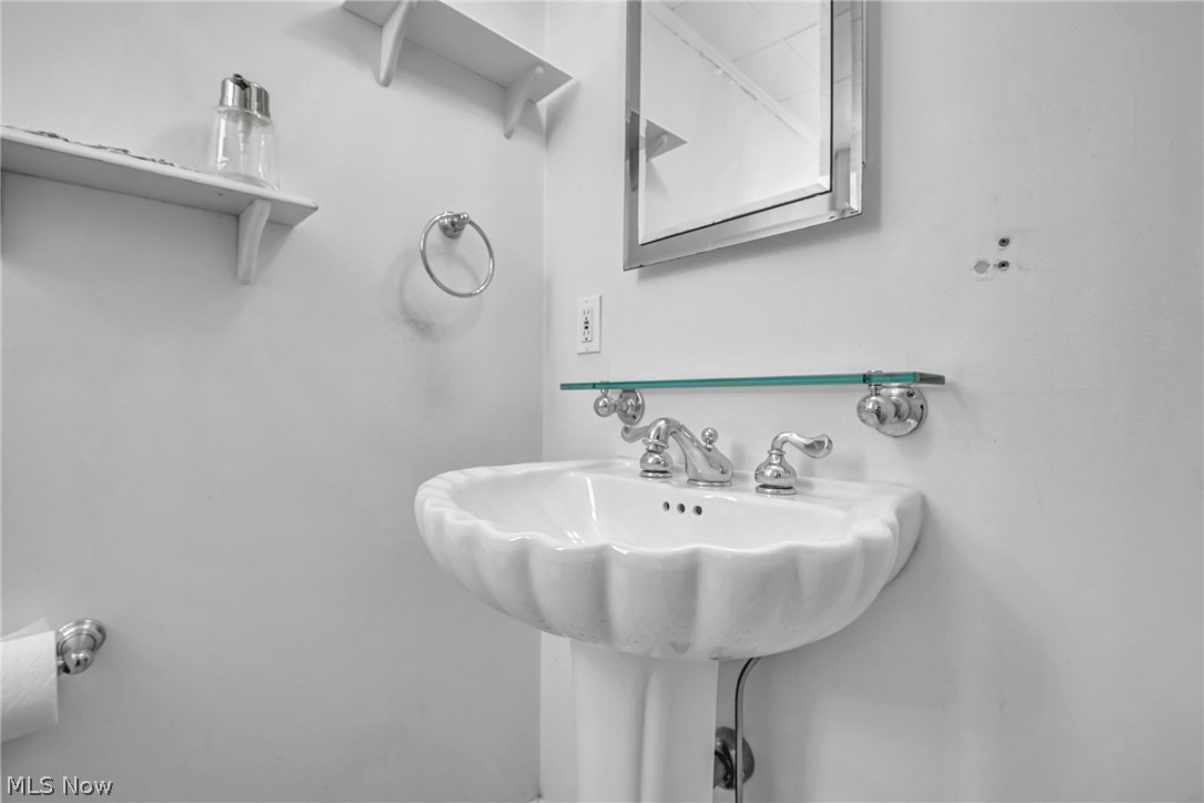 20860 Farnsleigh Road Shaker Heights OH 44122