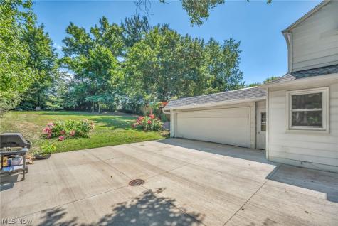 20860 Farnsleigh Road Shaker Heights OH 44122