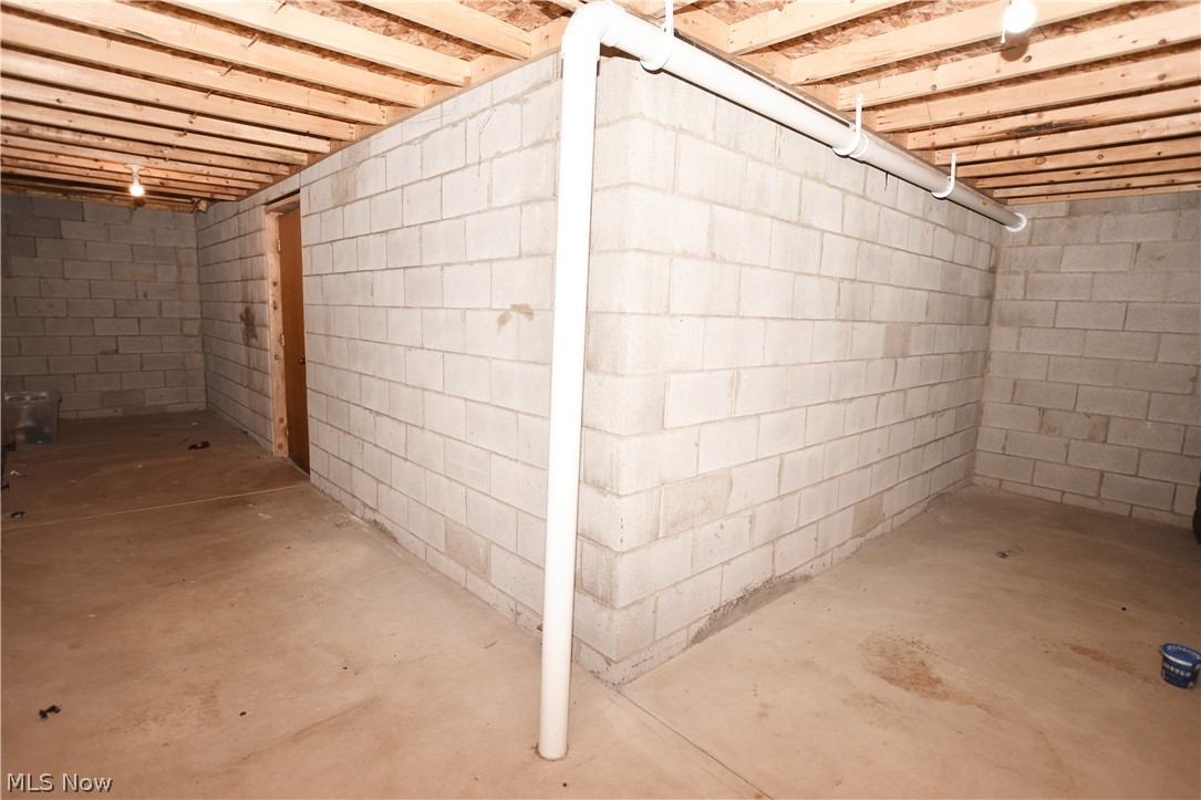 1235 Roosevelt Street SW Sherrodsville OH 44675