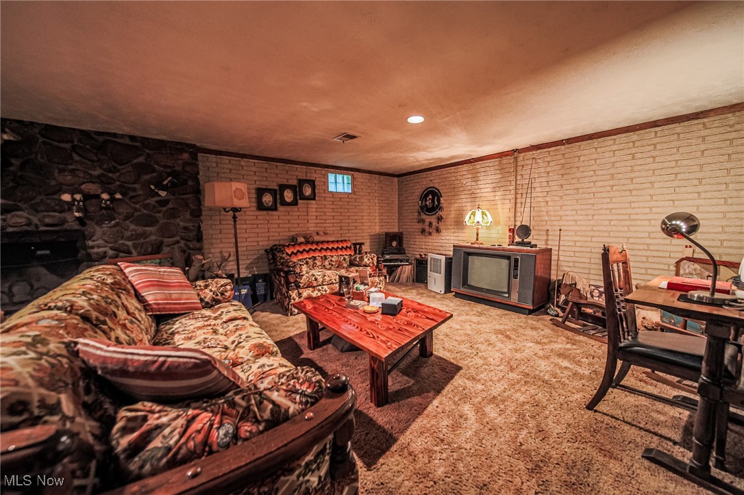327 Township Road 350 Sullivan OH 44880