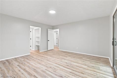 18259 Glencreek Lane Strongsville OH 44136