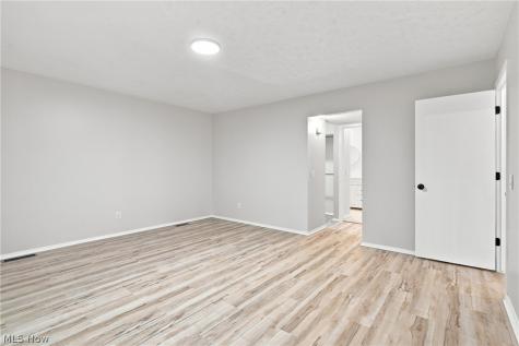 18259 Glencreek Lane Strongsville OH 44136