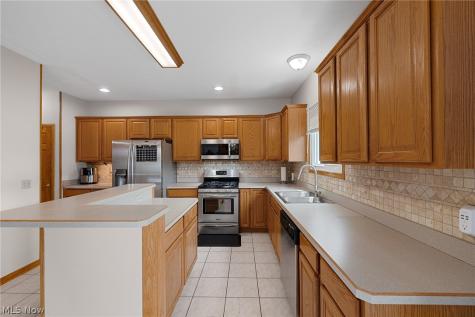 13435 Glenbrook Drive Strongsville OH 44136