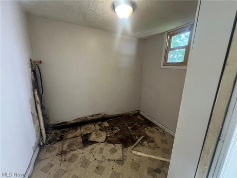 212 Pauline Avenue Akron OH 44312