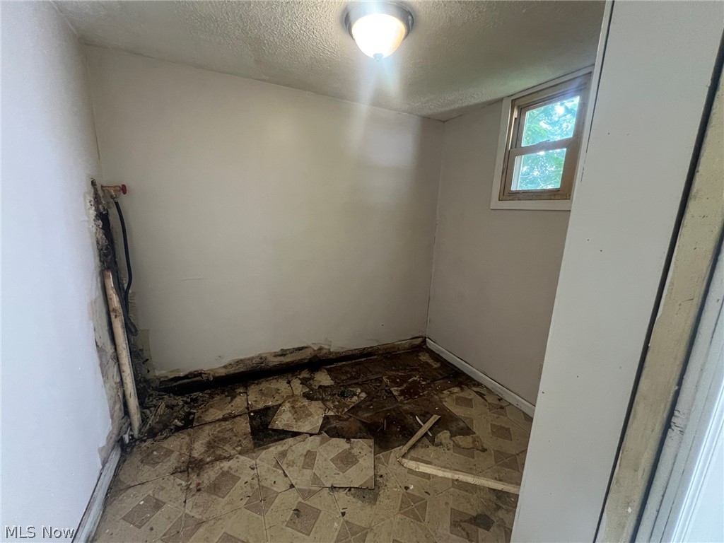 212 Pauline Avenue Akron OH 44312