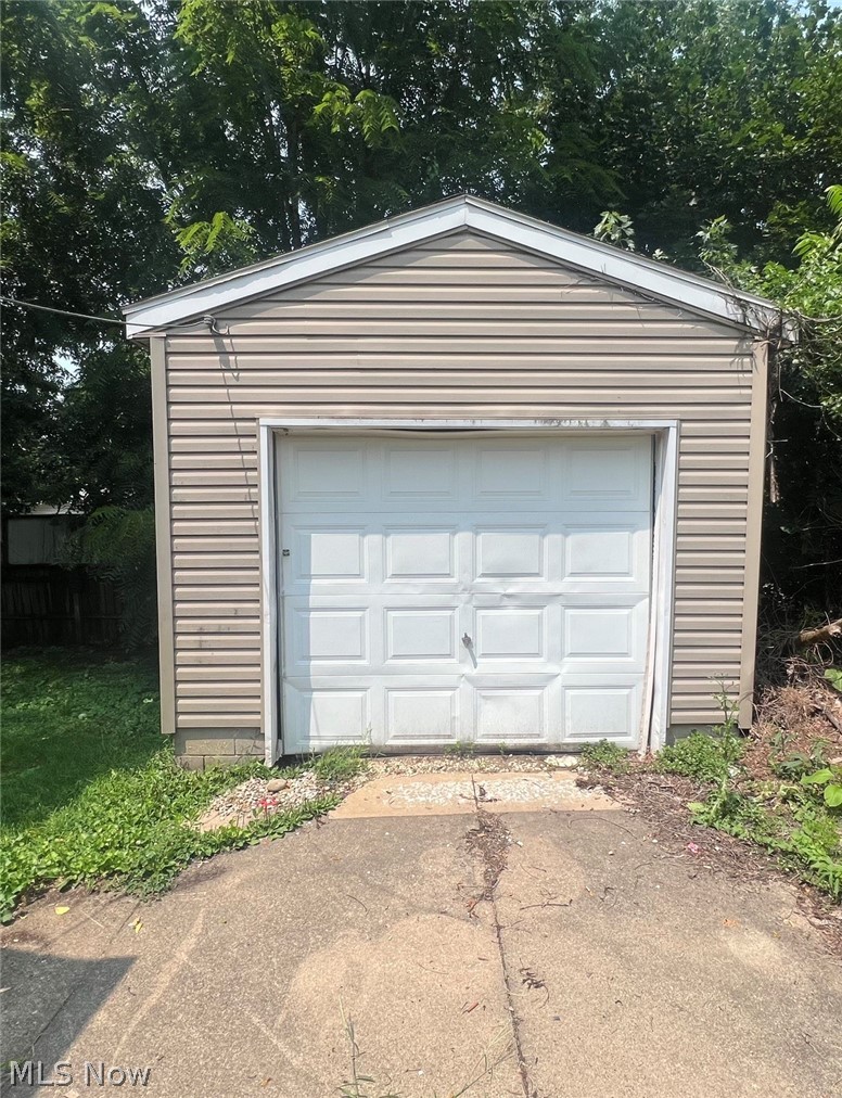 212 Pauline Avenue Akron OH 44312