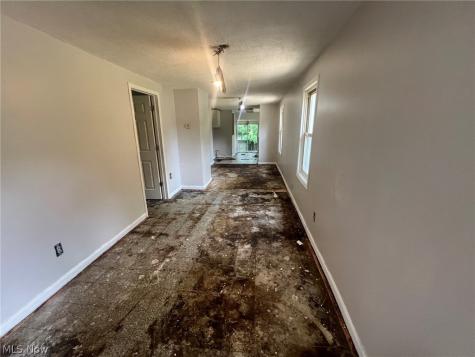 212 Pauline Avenue Akron OH 44312