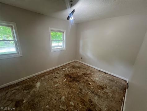 212 Pauline Avenue Akron OH 44312
