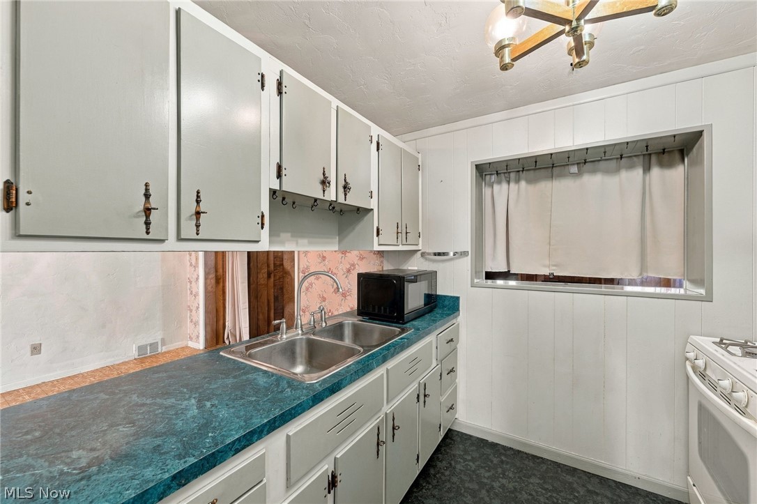 13670 Brookdale Avenue Brook Park OH 44142