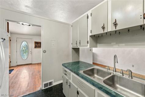 13670 Brookdale Avenue Brook Park OH 44142