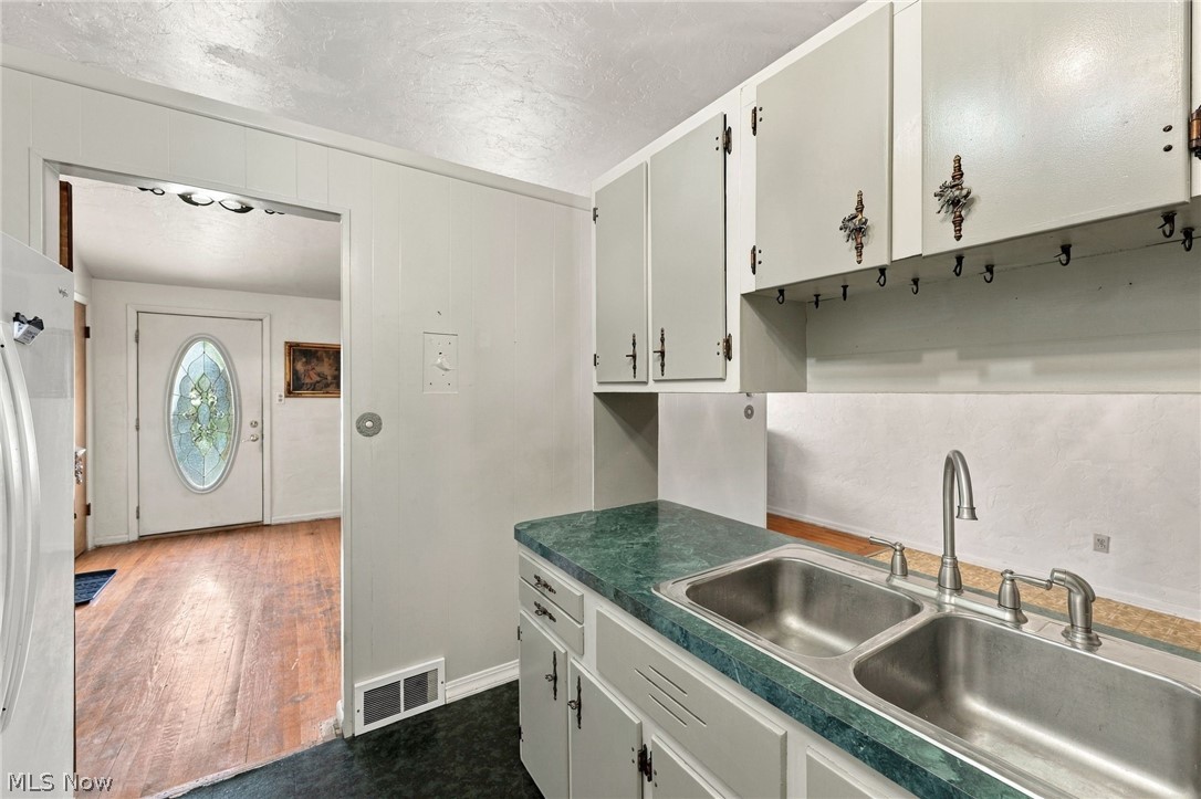 13670 Brookdale Avenue Brook Park OH 44142