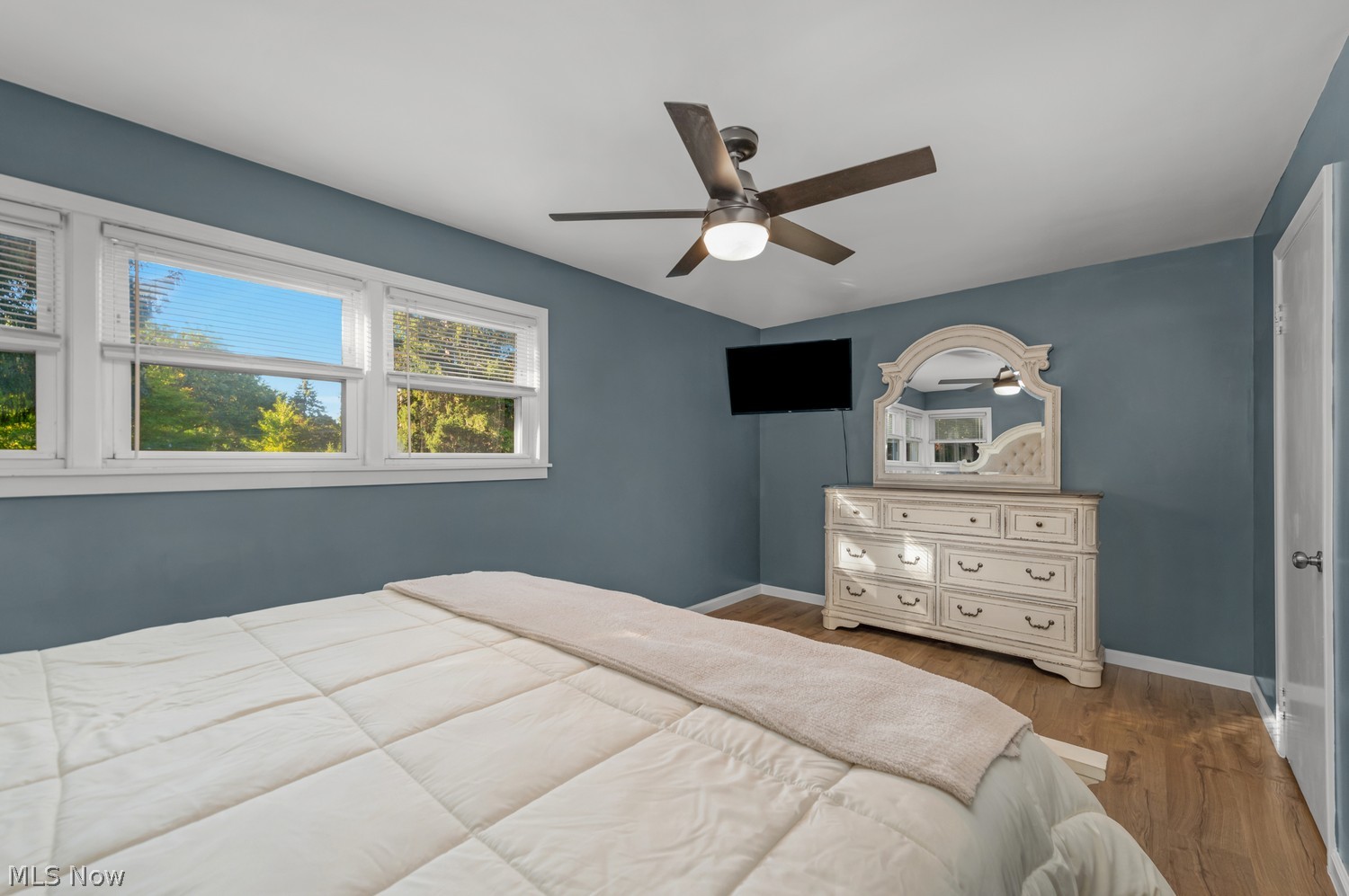 29626 Wolf Road Bay Village OH 44140
