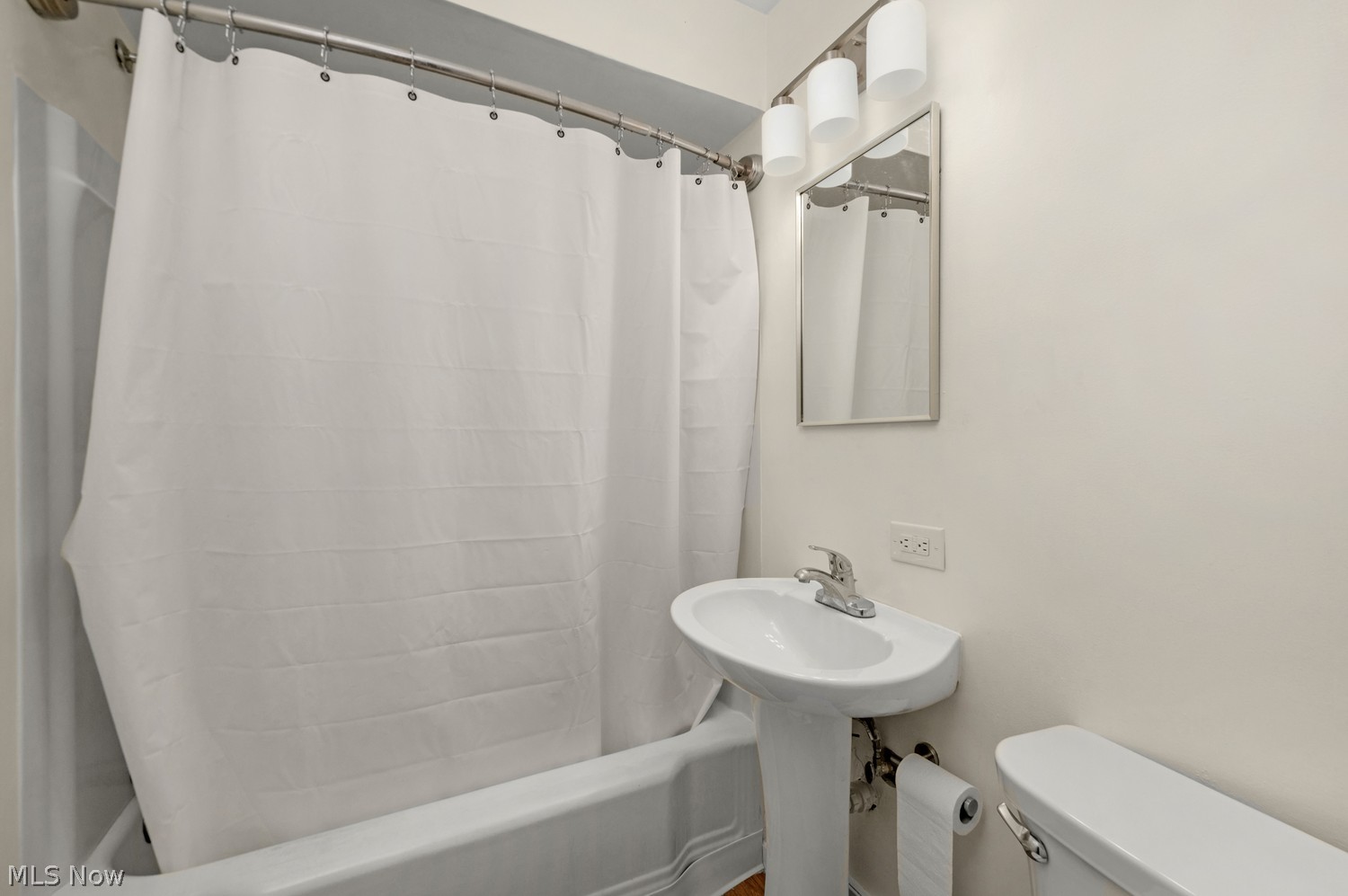 29626 Wolf Road Bay Village OH 44140