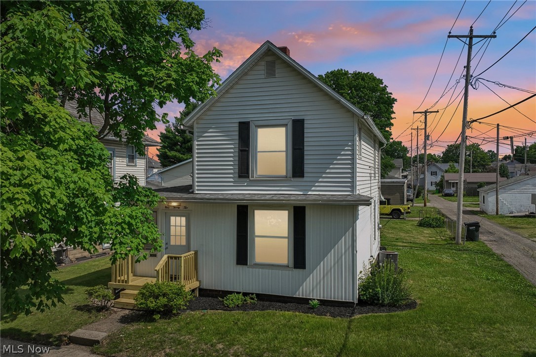 922 Pine Street Coshocton OH 43812