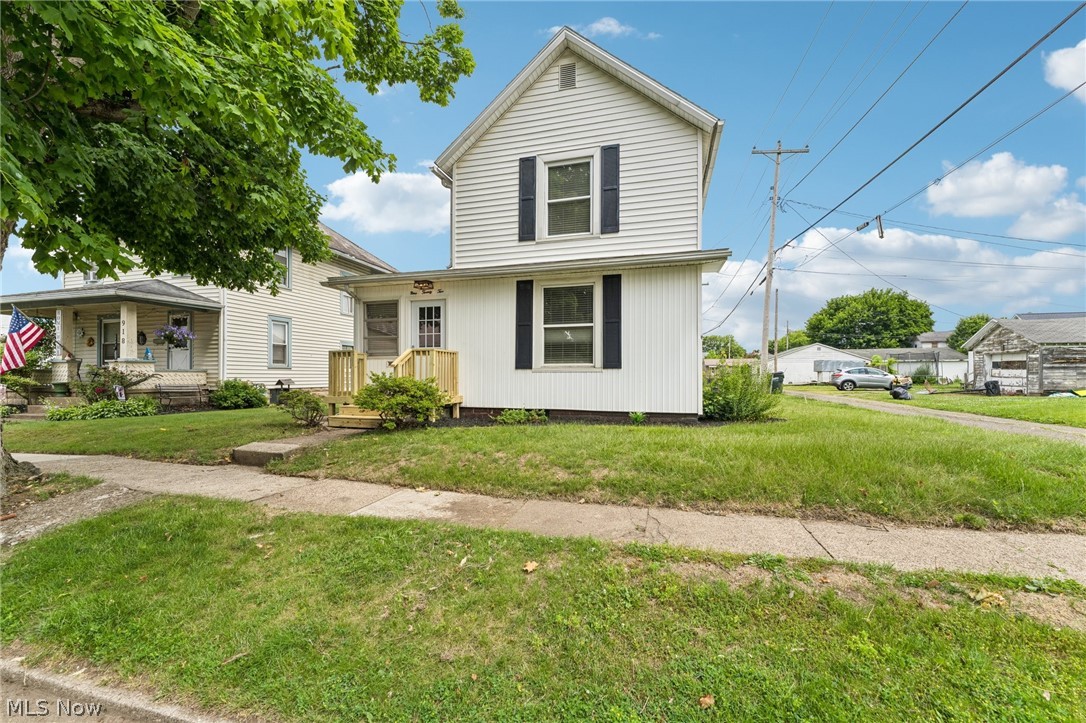 922 Pine Street Coshocton OH 43812