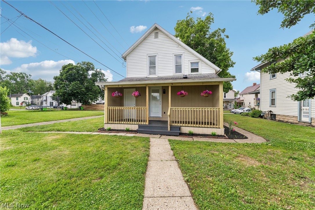 922 Pine Street Coshocton OH 43812