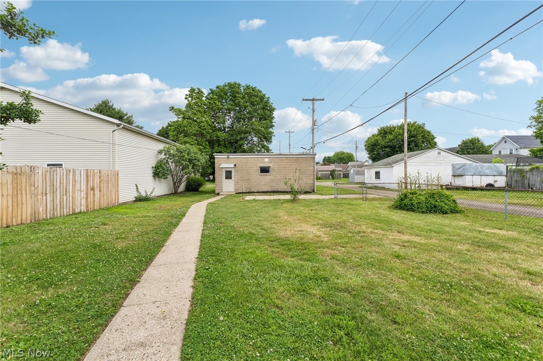 922 Pine Street Coshocton OH 43812