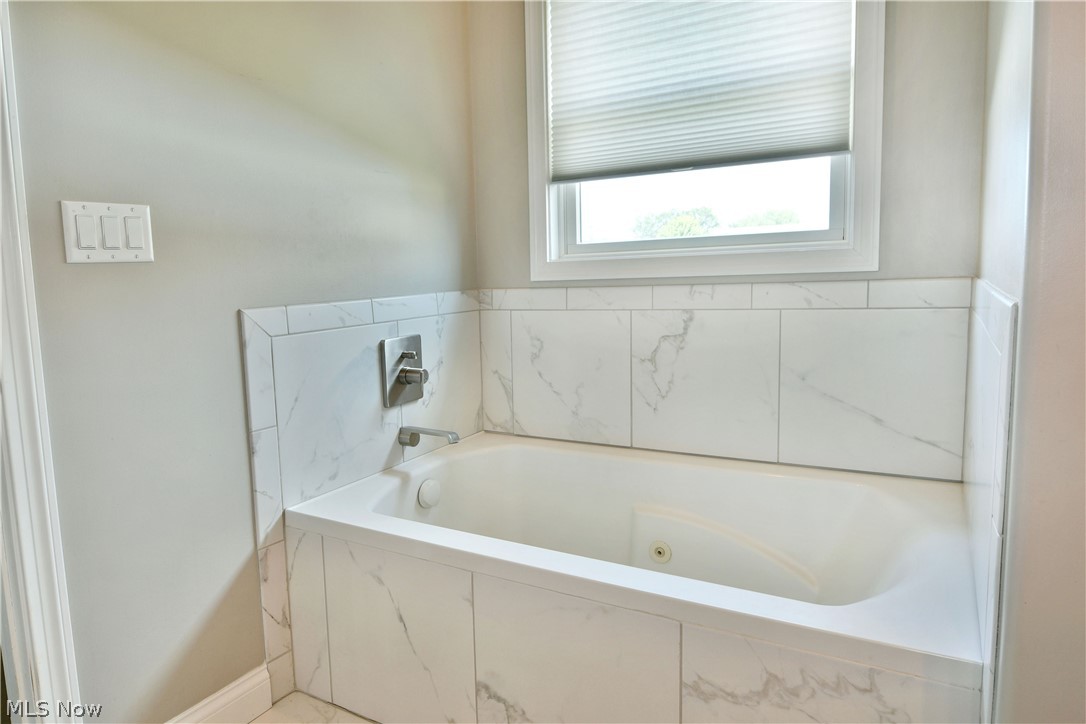 4885 Treeline Trail New Middletown OH 44442