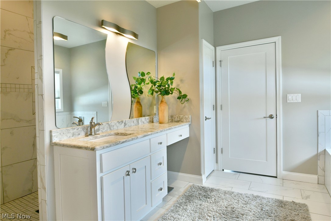 4885 Treeline Trail New Middletown OH 44442