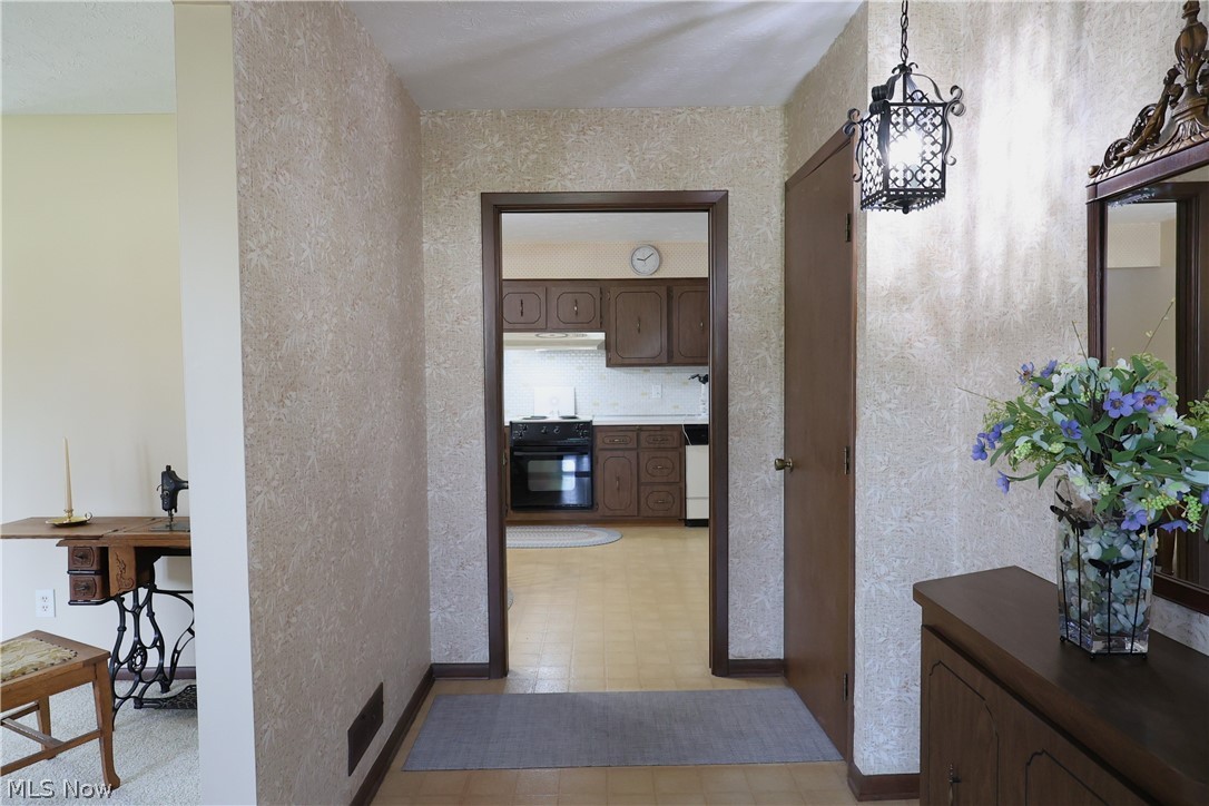 6663 Donna Rae Drive Seven Hills OH 44131