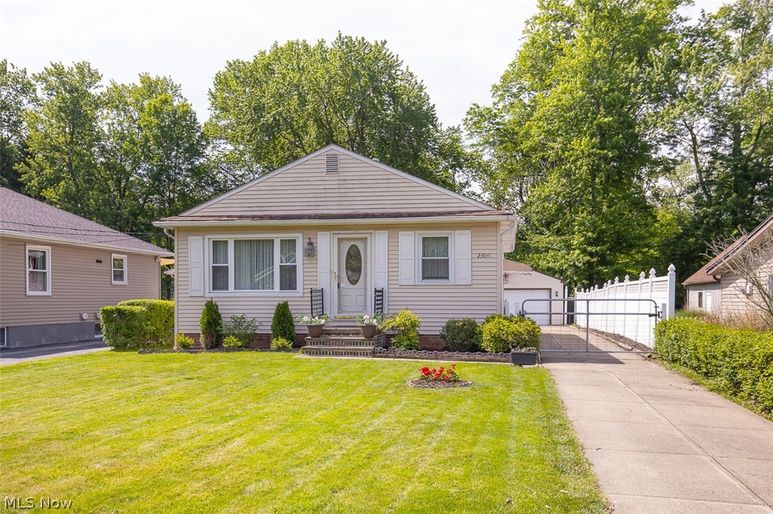 North Olmsted OH, 23041 Summerland Avenue