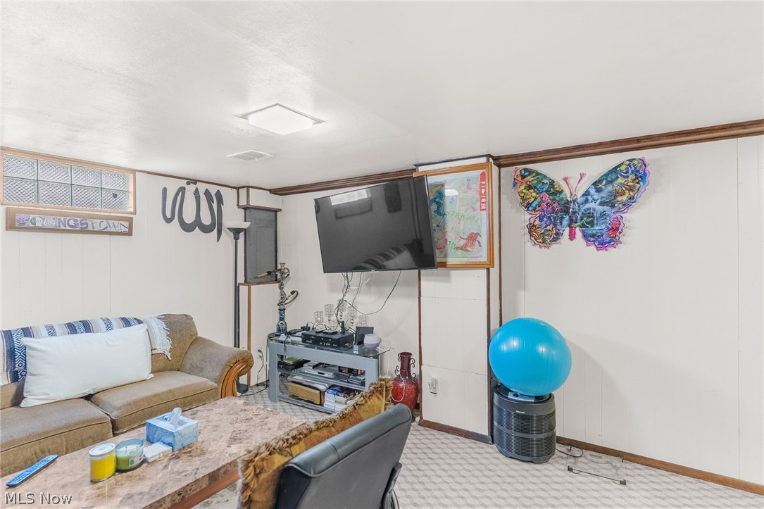 142 S Navarre Avenue Austintown OH 44515