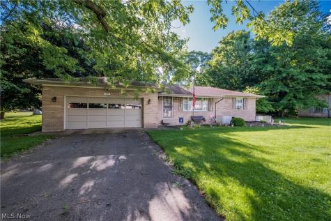 13791 Amodio Avenue NW Uniontown OH 44685