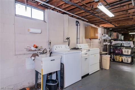 13791 Amodio Avenue NW Uniontown OH 44685