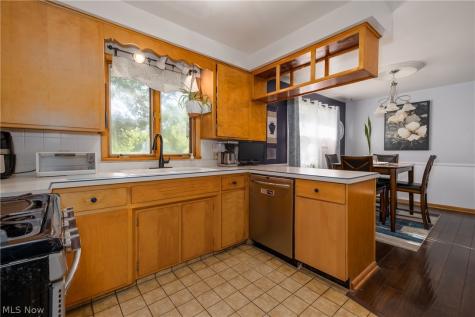 13791 Amodio Avenue NW Uniontown OH 44685