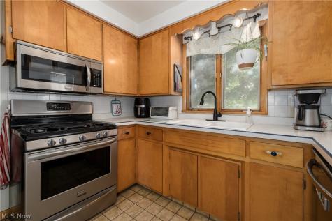 13791 Amodio Avenue NW Uniontown OH 44685