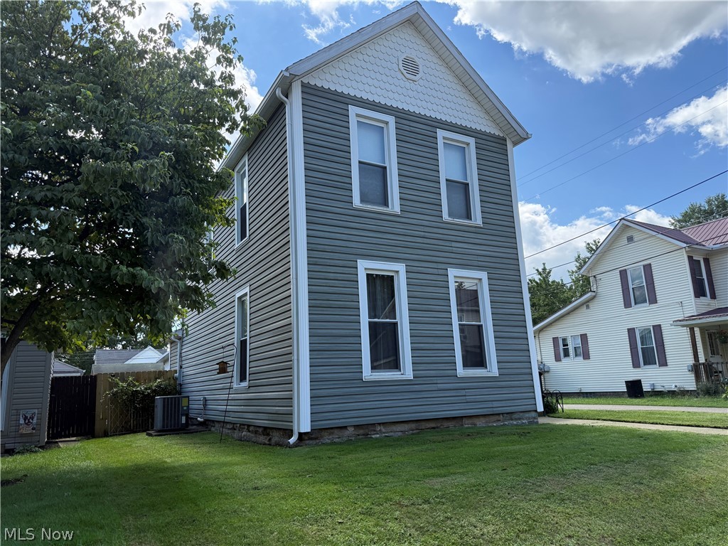 839 Locust Street Coshocton OH 43812