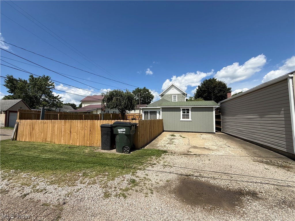 839 Locust Street Coshocton OH 43812