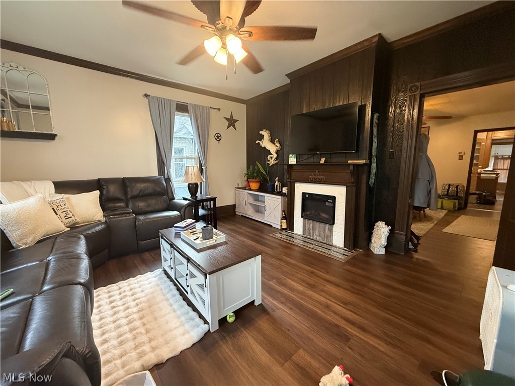 839 Locust Street Coshocton OH 43812